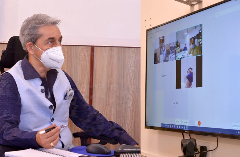 जयपुर जिला प्रभारी सचिव ने की कोविड संक्रिमतों के उपचार एवं संसाधनों की उपलब्धता की समीक्षा
