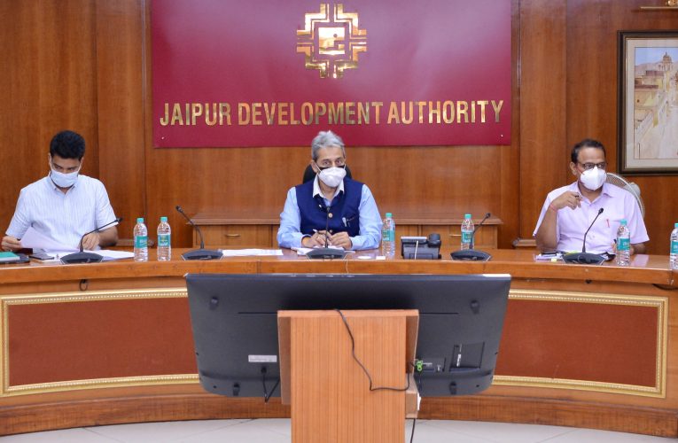 जयपुर जिलें में कोविड की स्थिति की समीक्षा एसीएस एवं जयपुर जिले के प्रभारी सचिव श्री पंत ने पॉजिटीविटी रेट के अनुसार सख्ती बढ़ाने के दिए निर्देश